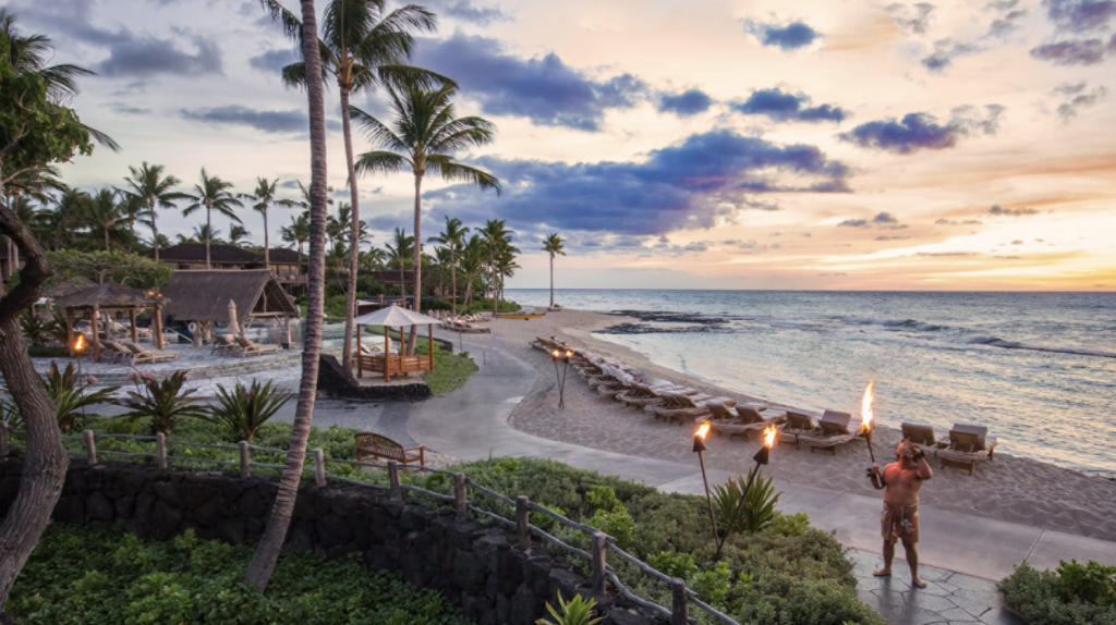 Engaged life, beach wedding, beachfront wedding venue, destination weddings, hawaii wedding, big island hawaii
