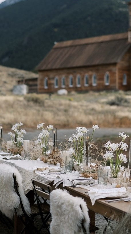 cowboy chic wedding

outdoor ranch wedding decor

equestrian wedding details