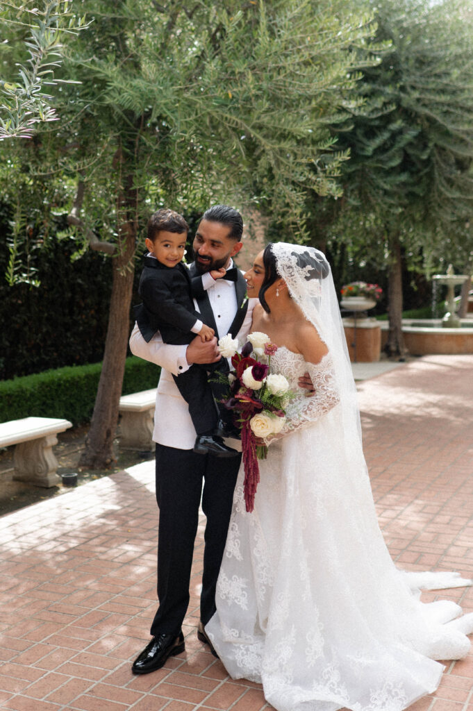 Family wedding portraits 
Los Angeles wedding photographer Genevie Photo
Los Angeles Catholic Wedding