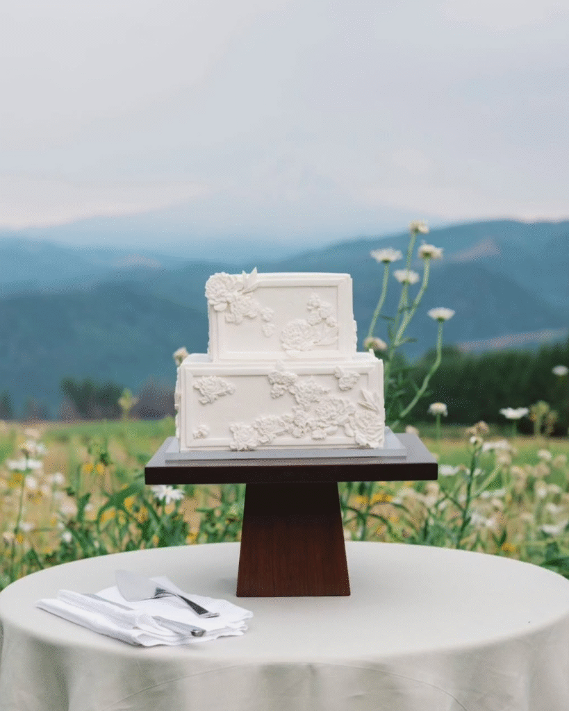 modern wedding cake ideas, minimalist wedding cake, textured buttercream wedding cake