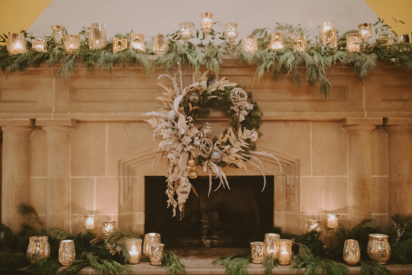 Glenmoor Country Club Christmas wedding in Canton, Ohio